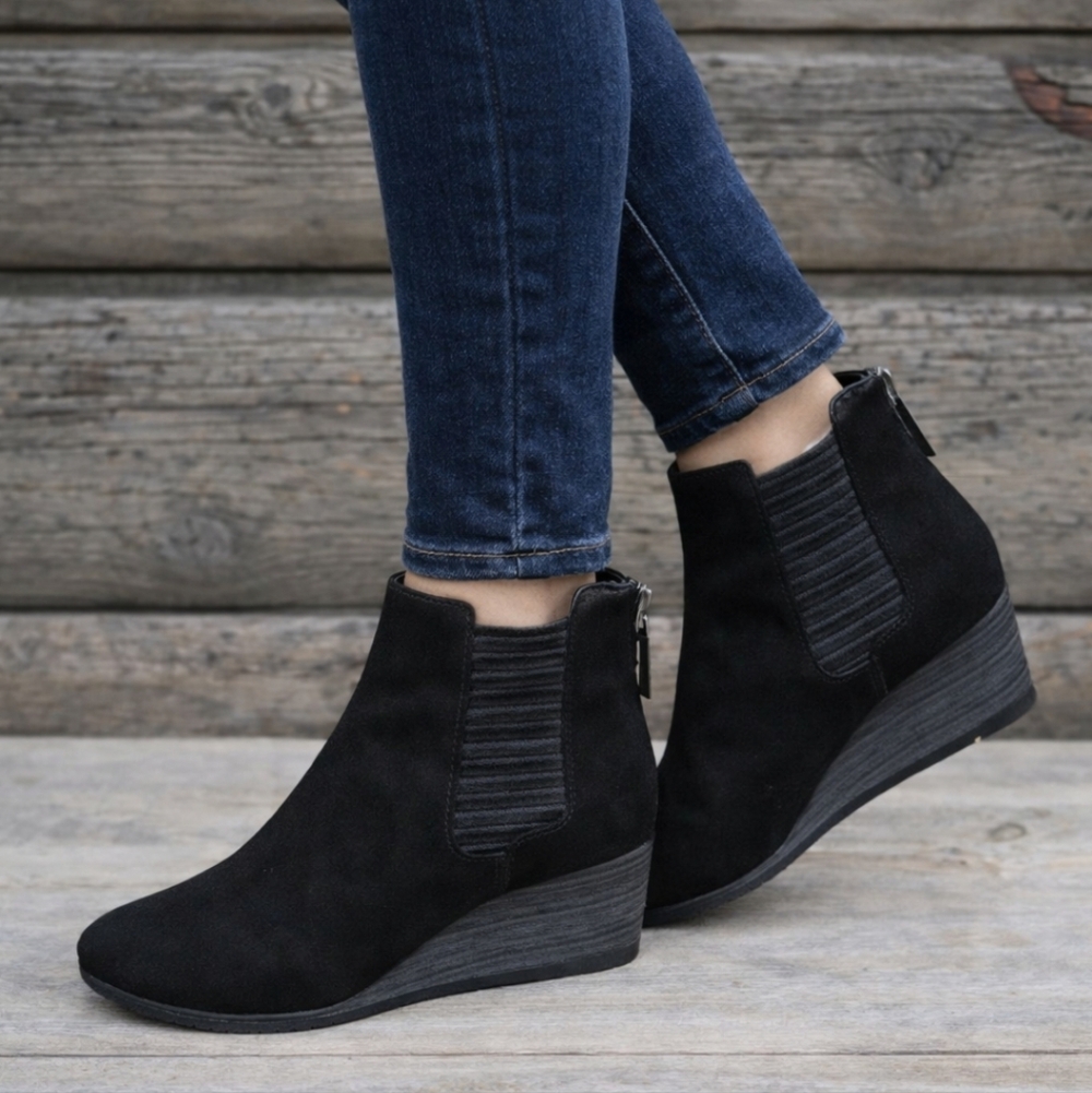 Dr. Scholl's Critic Modern Minimalist Chelsea Inspired Comfort Bootie 8.5M